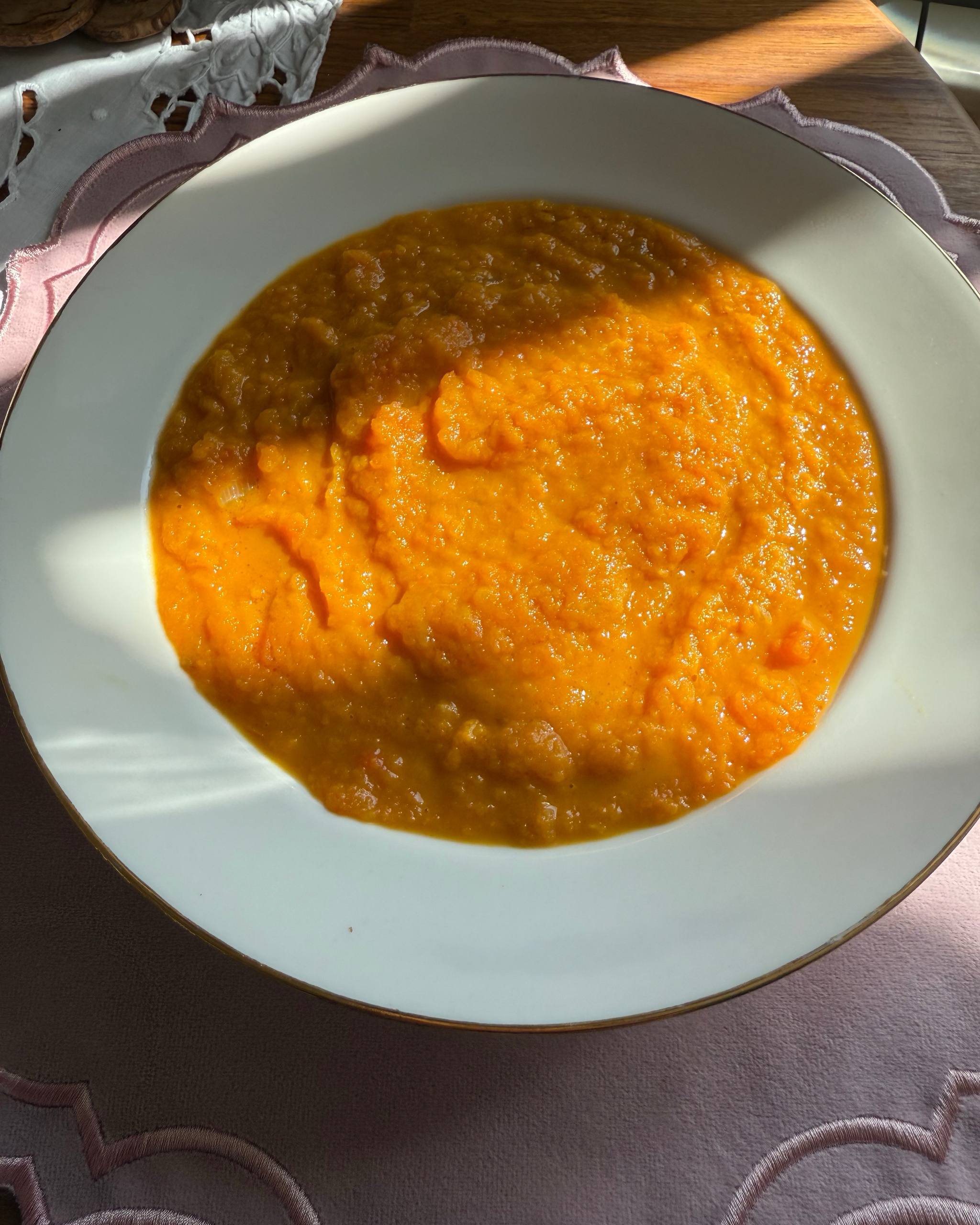 Функциональная кухня: согревающий морковный суп